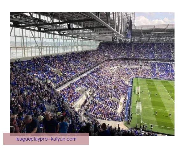 英超卢顿球迷抗议行动持续，状态引发关注与讨论